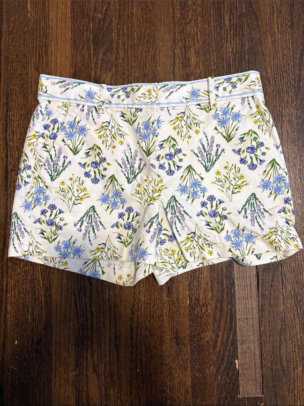 LOFT Gentle Bouquet Wildflowers Print Women's Shorts - Picture 3 of 7